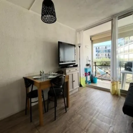 For 5 People Apartment Le Grau-du-Roi
